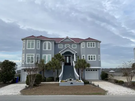 Luxury Waterfront Paradise at Ocean Isle Beach: Enjoy the Beach and Jink's Creek