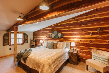 Brazos River Lodge on 15 acres