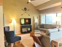 Comfortable and stylish END UNIT on the 10TH FAIRWAY in Palmetto Dunes