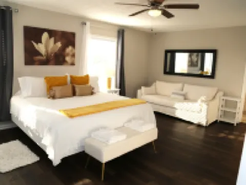 Elegant & Renovated Family Space-King Size Bed Hotels in Paulding County