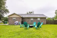 Charming Pooler Home 12mi from downtown Savannah Hotels in Pooler