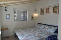 Guppies Lake Cottage - Private Access Lake Dock, close to Mt. Rainier