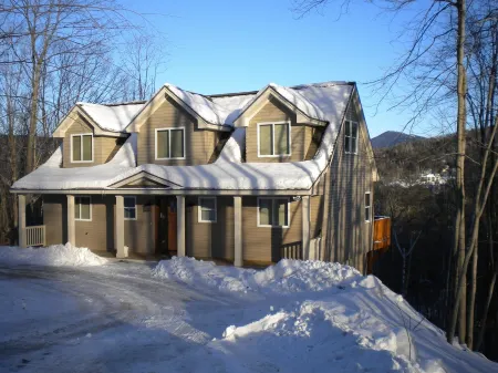 Luxury Mountain Home / Beautiful Views near Attitash and StoryLand