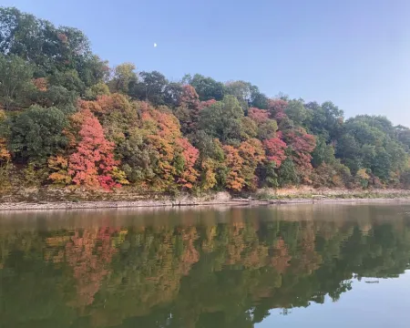 New lake view rental on Wolfcreek with boat ramp and lake access across the road Hotels in Grove