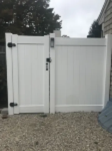 Renovated Home with heated pool near the beach! Fenced in yard +pet friendly