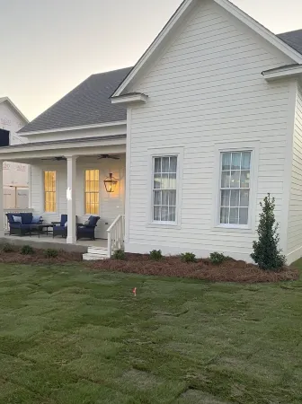 Beautiful/Stylishly decorated 3b/3b! Luxurious and spacious.  Minutes to Square.