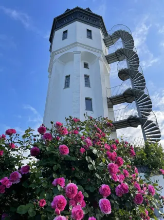 Historic water tower, close to Eifel Nature Park, Phantasialand, Cologne, Bonn, hiking trails Отели рядом с достопримечательностью «Херзелер Верт»
