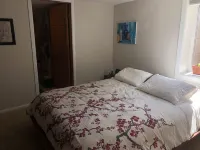 Beautiful private 2 bedrooms/1 bathroom near campus - Huoneistot