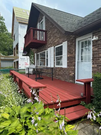 Charming 4-Bedroom Cottage on Fabulous Diamond Lake! Just Remodeled! WiFi & AC