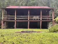 Log Cabin - private - w/ running creek - 1mile from downtown Hot Springs