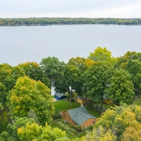 Cozy Clean Waterfront Cabin on Sugar Lake - Ice Fishing, Ski/Snowboard Nearby