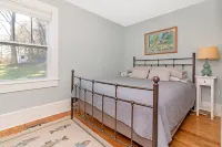 Lingerlong House on  Downtown Brevard's Most beautiful property!