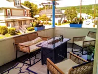 Eclectic Decor 5 Br house, 2 Baths & 2 Kitchens with WiFi and AC in Old Forge Hotels in Old Forge