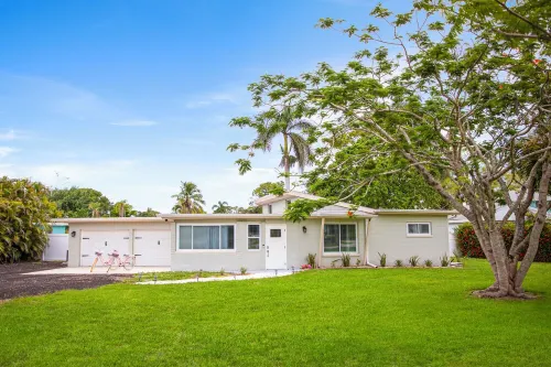 Bonita Springs Home Private Pool & Backyard 5 minutes to the Beach and Boulevard