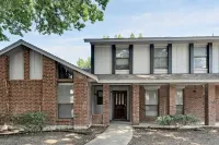 Remodeled 4BR w/pool table, Pingpong, Air Hockey Hotel dekat Tommy Standridge Stadium