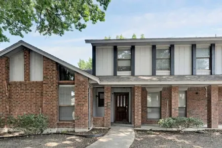 Remodeled 4BR w/pool table, Pingpong, Air Hockey Отели в г. Кэрролтон