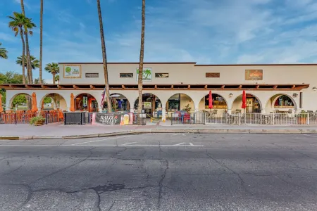 Sparkling Pool Near The Wigwam, Spring Training, State Farm Stadium!