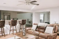 Great location, country living in the city.  Close distance to Williamsburg Hôtels à : Newport News