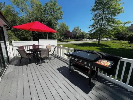 Tip Of The Town Fresh and New 3 Bedroom Nest