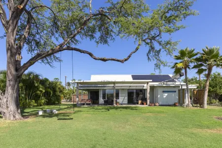 ʻOhana Hale in Puako! Rare full Mauna Kea Views, Steps to the Beach, Private. Отели рядом с достопримечательностью «Хапуна Бич»