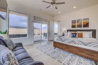 Private pool w/ slide, hot tub, and firepit! Near National Parks!