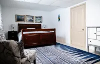 The Farmhouse - Clean, Comfortable, and Affordable!