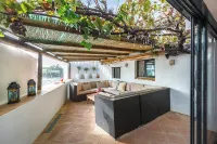 Quirky spacious village house with plunge pool and outdoor cinema Hotels in Andevalo