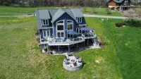 Dog friendly waterfront home restaurant boat rentals arcade putt putt ice cream