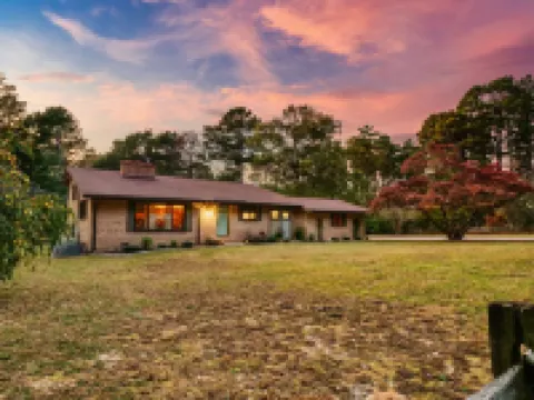 Tranquil Retreat w/ Hot Tub, Large Patio, 2 living rooms Hotel di Pinehurst