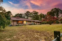 Tranquil Retreat w/ Hot Tub, Large Patio, 2 living rooms