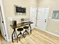 Cozy 1-bedroom Tiny House with WiFi, AC in beautiful Somerset 서머셋 호텔