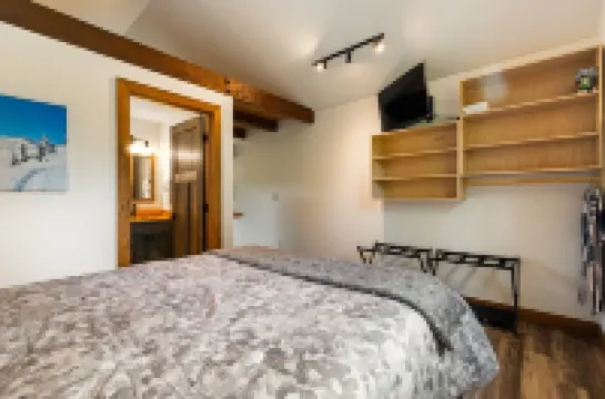 Cozy Studio Apartment Maple Falls, with Hot Tub