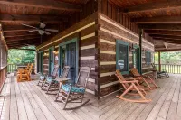 Family-Friendly, Pet-Friendly, Hot Tub, Pool Table, Fast Wifi, and Fireplace