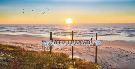 New: Beach House 3-Bed/2-Bath with Ocean View & Golf Cart -- Great Beach