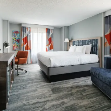 Hampton Inn & Suites Tampa/Ybor City/Downtown Отели рядом с достопримечательностью «Зоопарк Лоури»