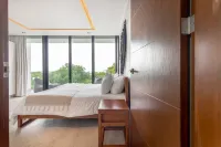 Luxury 2BD Penthouse 3 Blk from 5th Ave With Pool
