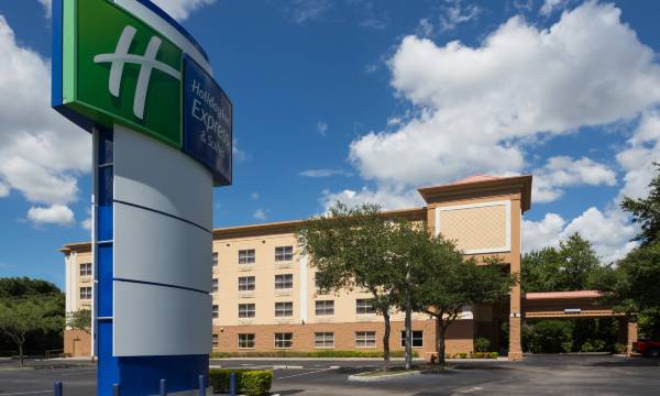 Holiday Inn Express & Suites Plant City by IHG