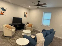 Cozy Modern House Near Interstate, Amusement Parks, Hospital, 20 Min from Beach