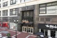 Luxury, centrally located loft Downtown w/skybridge access to Convention Center