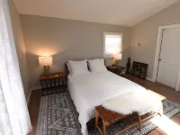 Uptown Port Townsend: Modern Amenities & Victorian Charm Hotels in Port Townsend