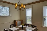 Paddock House Natural Area Gem! Covered parking. Fenced yard. Access Ramp. Peace