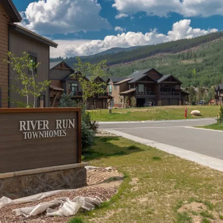Modern ski house with gourmet kitchen, ski views, hot tub/pool, steps to gondola