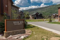 Modern ski house with gourmet kitchen, ski views, hot tub/pool, steps to gondola