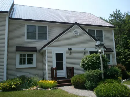 Well appointed Townhouse,great location w/lovely mountain view,pool & tennis,A/C Отели в г. Норт-Конуэй