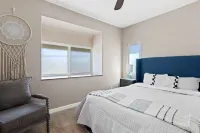 Coastal urban Castle w/ giant Ocean view Deck -BBQ and A/C-100 steps to beach!