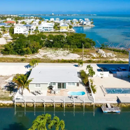 Waterfront, oceanview renovated pvt. 3 bedroom, 3.5 bath with pool and dockage.