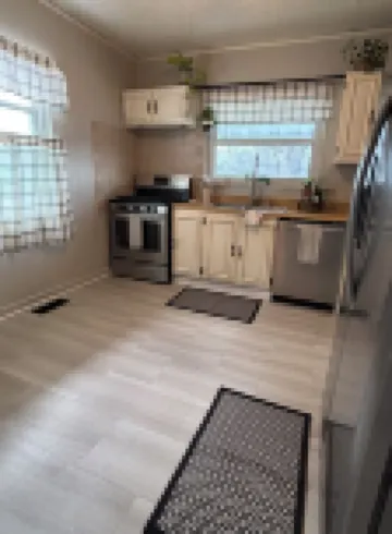 Small Quaint 2-bedroom house in Beckley with WiFi.