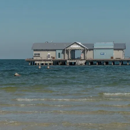 Pickleball, Heated Pool, Hot Tub, Golf & Games, 10 Min to Beach