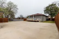 5 Star! 3Bed 4Bath 1mileATnT Stadium Globe LifePark SixFlagsHurrHarb Texas Live!