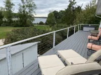 Bayfront Vacation Home in Southold, 5 Bedrooms Hotels in Southold
